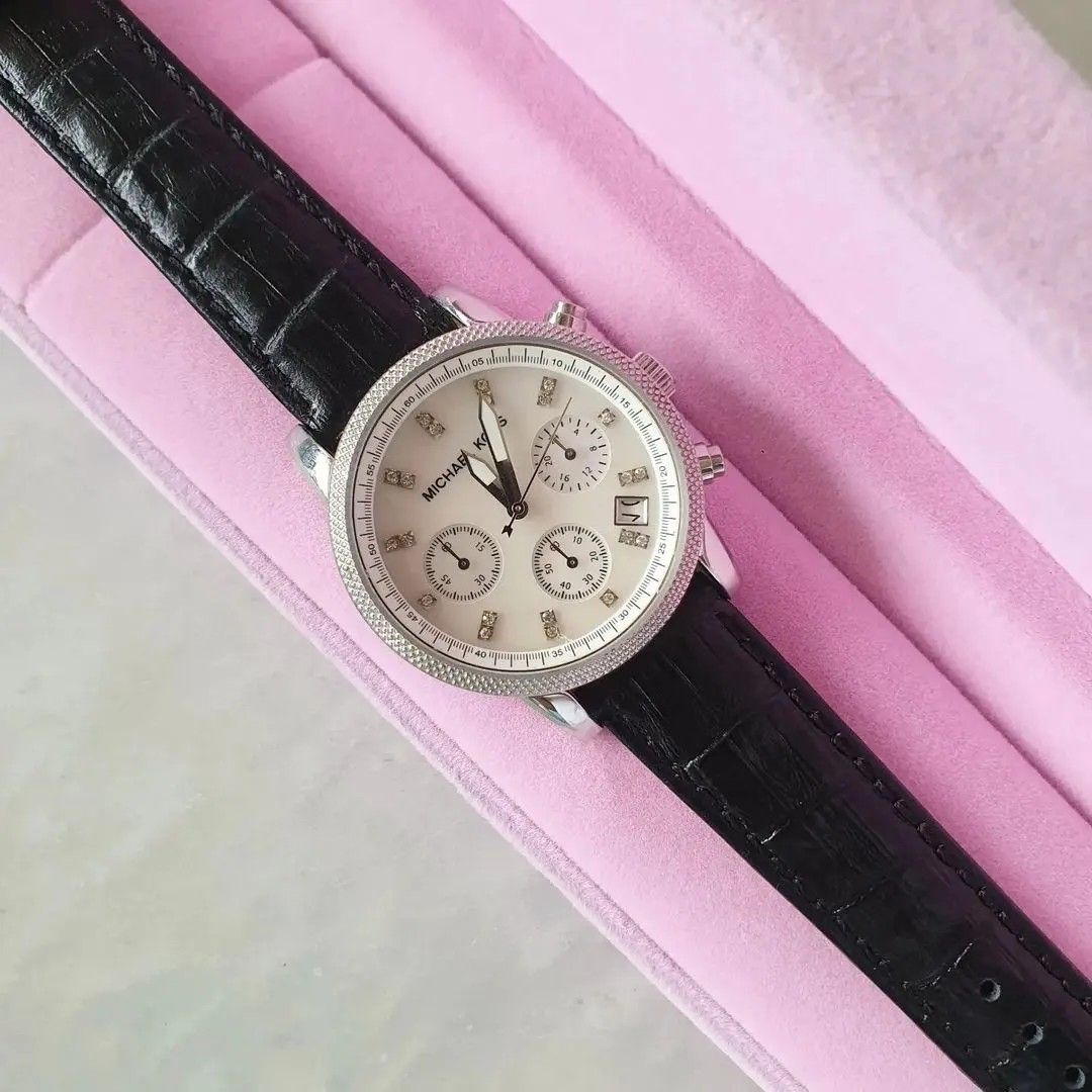 Vintage Silver Tone Michael Kors Brand Leather Watch Women s