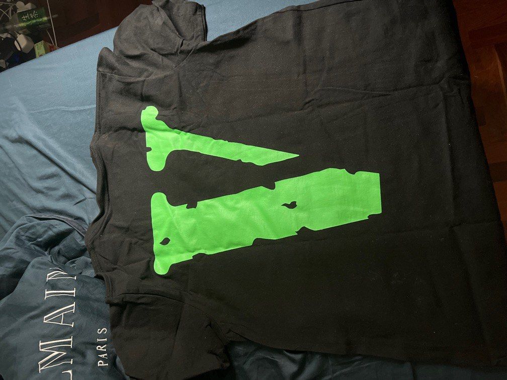 VLONE weed t shirt M, Men's Fashion, Tops & Sets, Tshirts & Polo