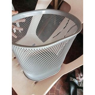 Wire Mesh Trash Can for Bedroom, Coffee Table, etc. Trash Can ( L: 30cm W:32cm H:30cm )