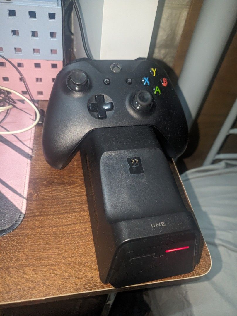 Xbox one s with store ori game and dual charger