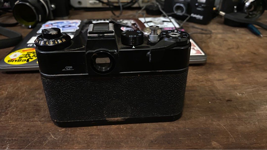 Zenith ET SLR. 35mm Film Camera. (Category: Cameras) located in Tabaco. Submitted by cinemahilig (Listing ID 1244784486, Image 3). Description: M42 Mount. All speeds ok. Self timer ok. Malabo ang viewfinder. Last price posted. Buyer shoulders shipping. Item location: Tabaco City, Albay. 09395763344.