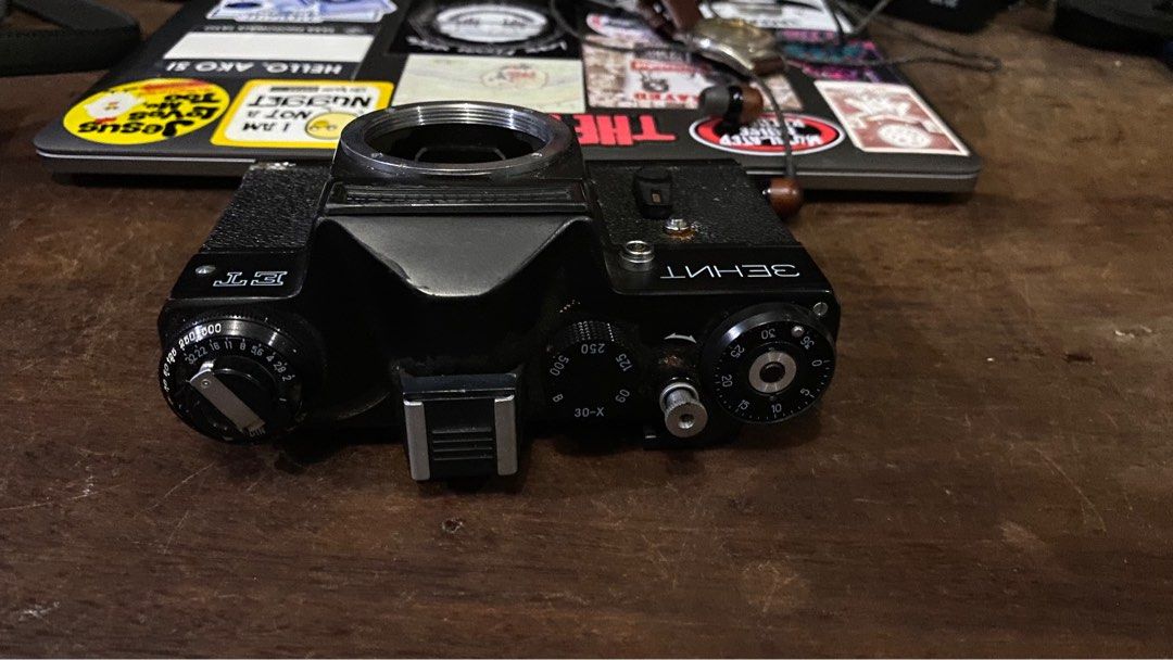 Zenith ET SLR. 35mm Film Camera. (Category: Cameras) located in Tabaco. Submitted by cinemahilig (Listing ID 1244784486, Image 2). Description: M42 Mount. All speeds ok. Self timer ok. Malabo ang viewfinder. Last price posted. Buyer shoulders shipping. Item location: Tabaco City, Albay. 09395763344.