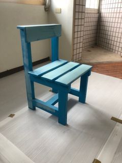 藍色木椅