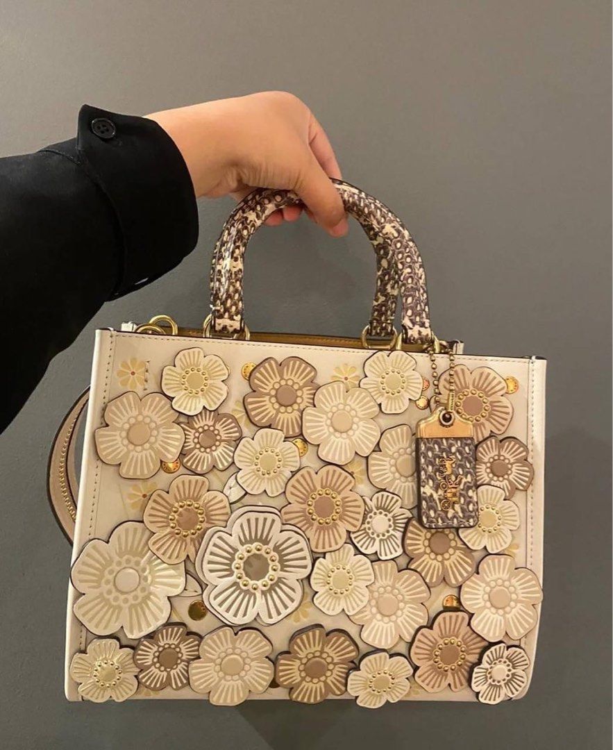 Coach rogue outlet top