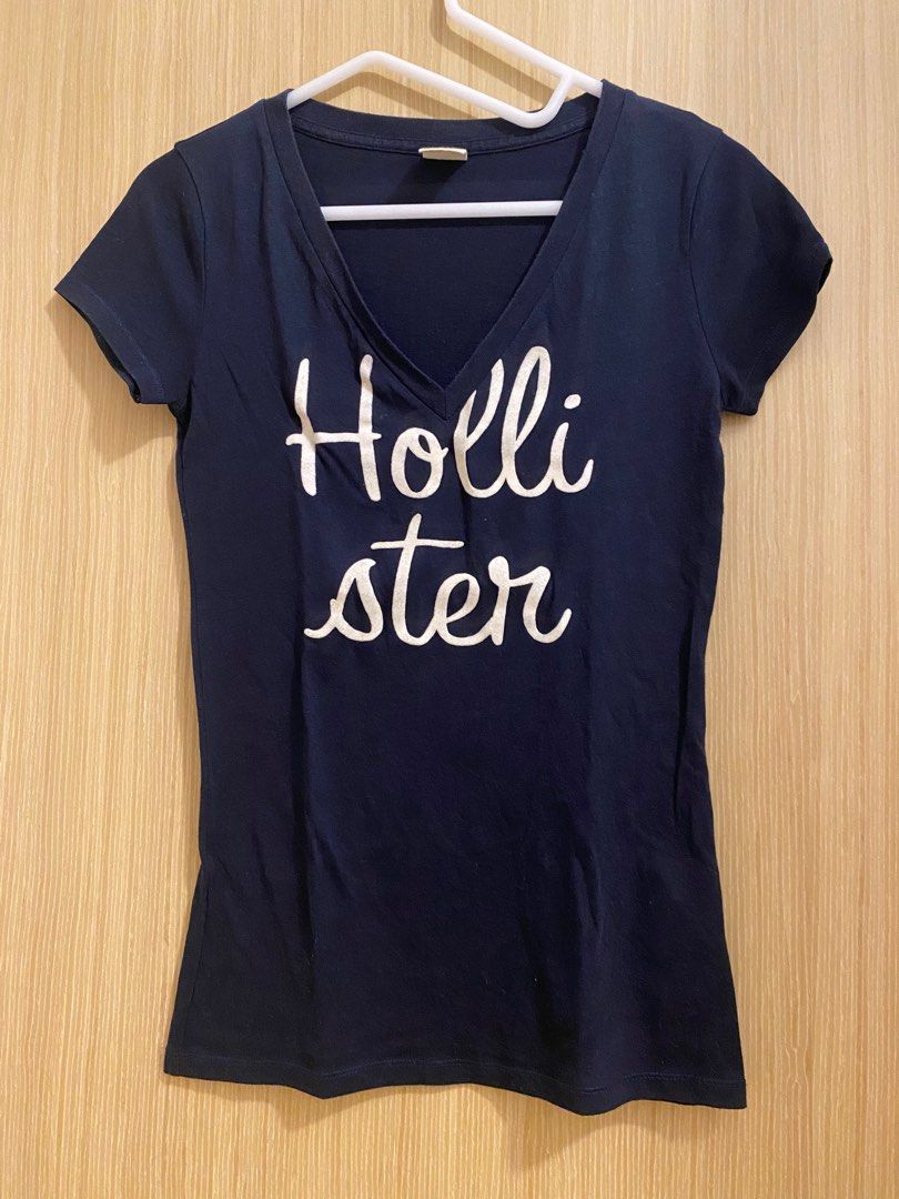 hollister navy t shirt