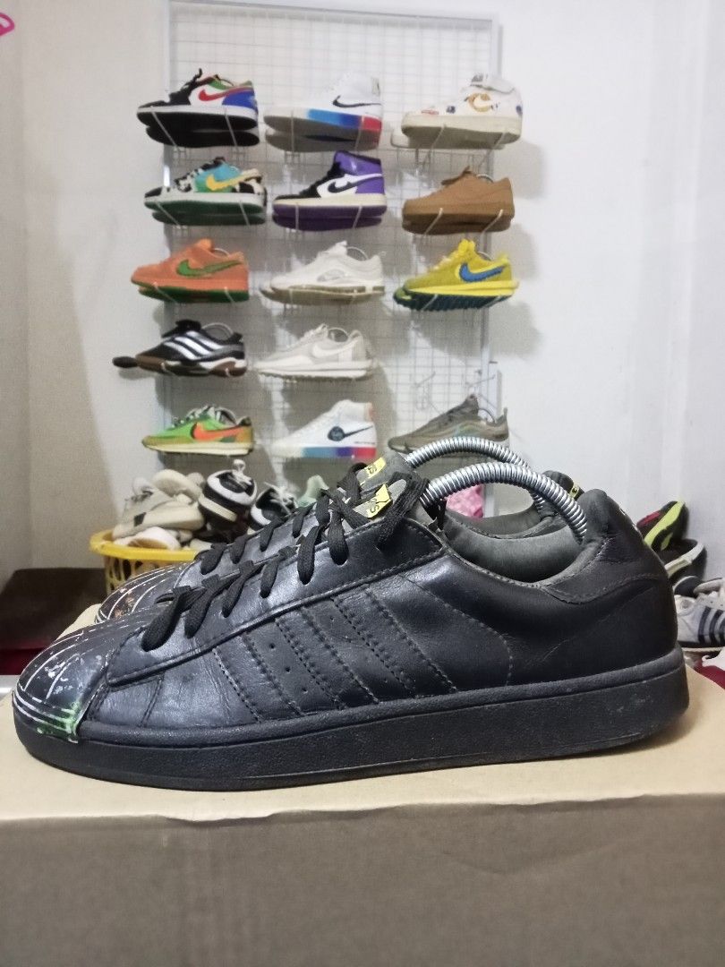 Adidas superstar anime top