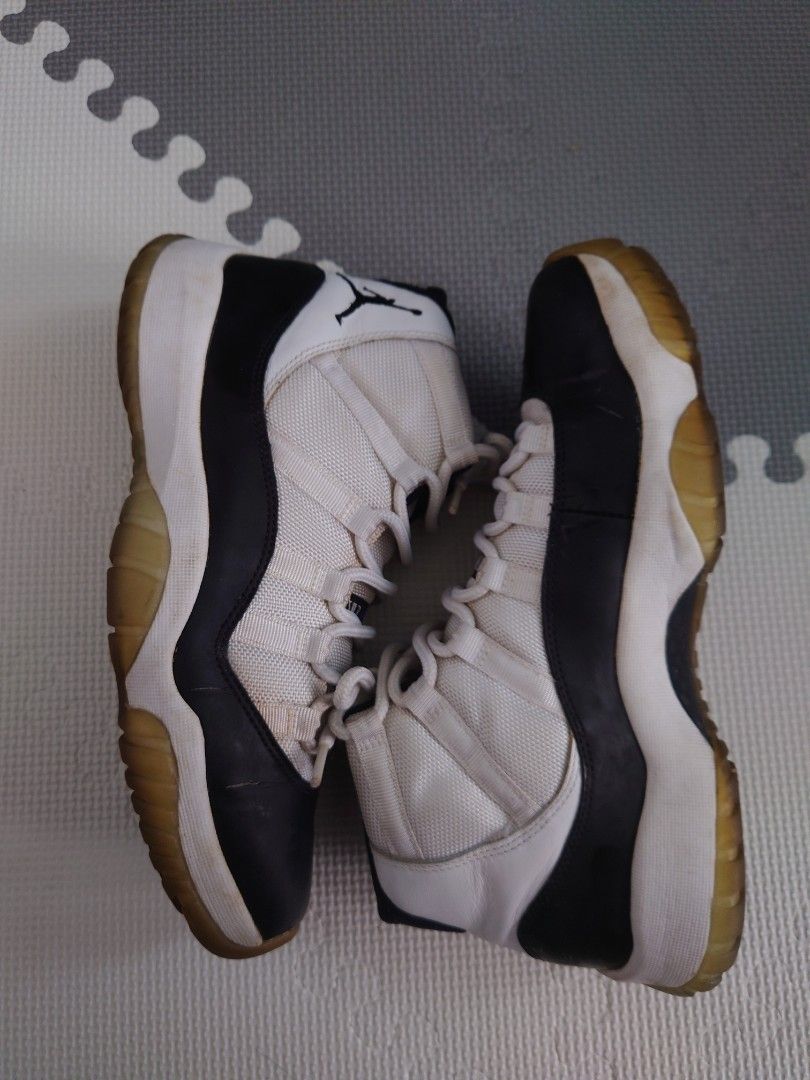 Air Jordan 11 - Concords (Category: Sneakers) located in Imus. Submitted by mark_zero8 (Listing ID 1244972258, Image 2). Description: Air Jordan 11 Concords Size 9 Issue: Old, yellowish sole and sole sep. Good for display/collection. Without box but with original shoe tree plastic inserts. Will include plastic shoe box (black) Price: 8,000Php.