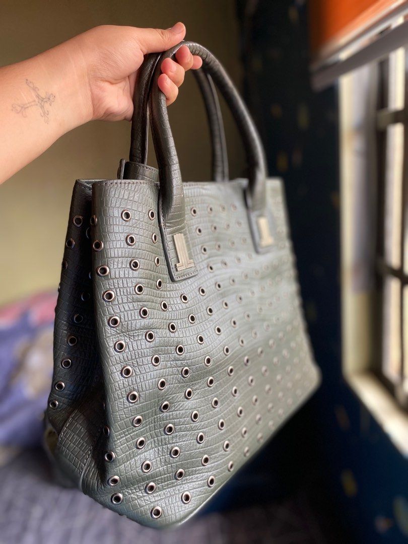 Authentic LANVIN handbag (Category: Luxury Bags & Wallets) located in Meycauayan. Submitted by thriftyhaven2023 (Listing ID 1245035014, Image 2). Description: Guaranteed authentic Lanvin medium size handbag Brand-new condition Nothing to explain.
