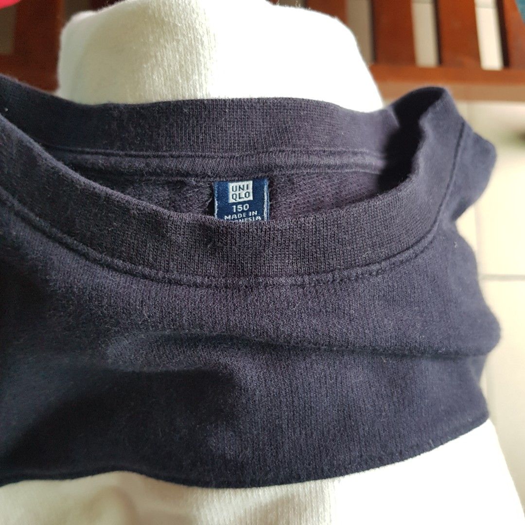 Authentic Uniqlo shirt for boys (Category: Babies & Kids Fashion) located in Manila. Submitted by 88888av (Listing ID 1244865187, Image 3). Description: Authentic Uniqlo shirt for boys size 150 ideal for 8 to 12 years old slight issue but barely noticeable.