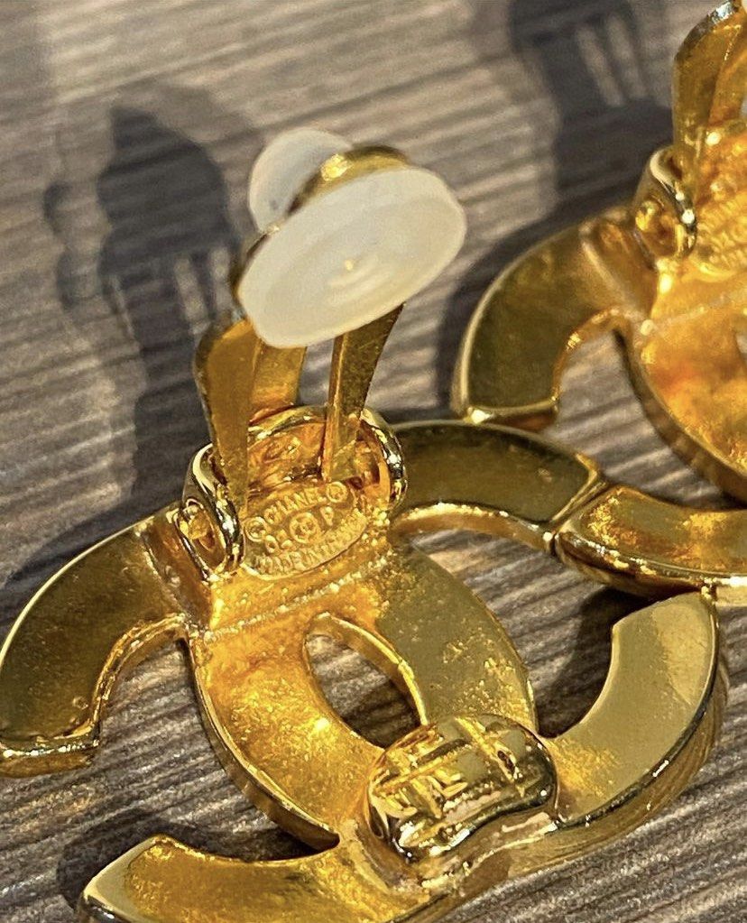 Gold chanel pin top
