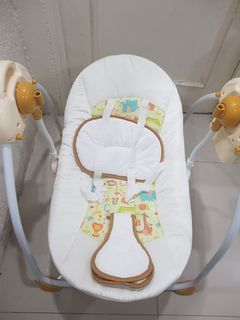 Automatic baby rocker/swing