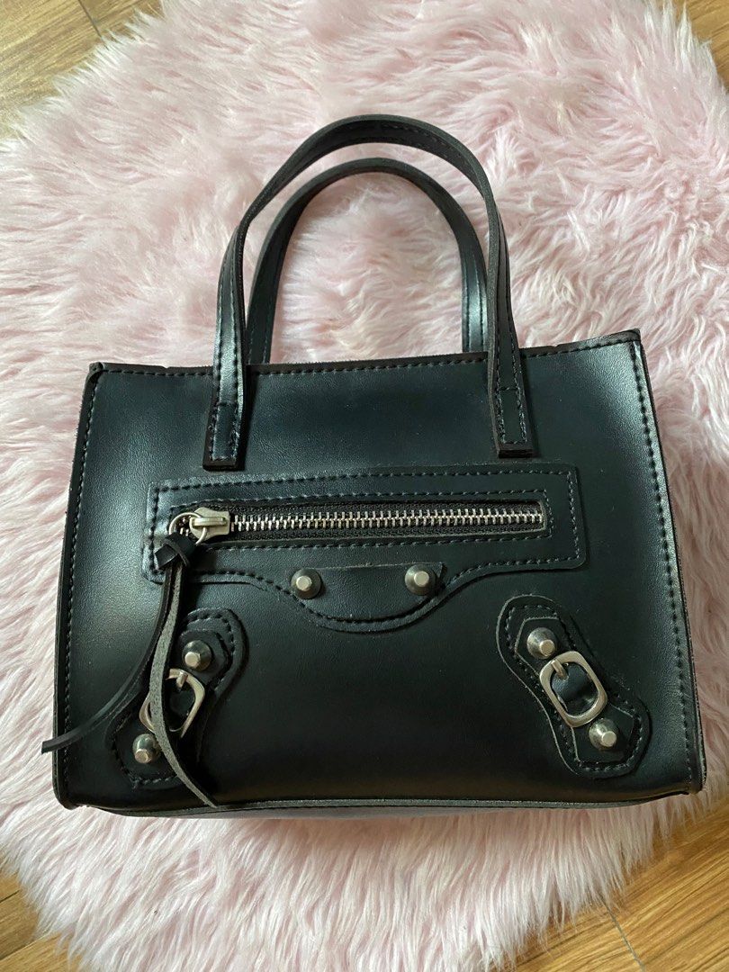 Balenciaga small bag I N S P. (Category: Luxury Bags & Wallets) located in Angeles City. Submitted by baboy1 (Listing ID 1244929773, Image 1). Description: What you see what you get.