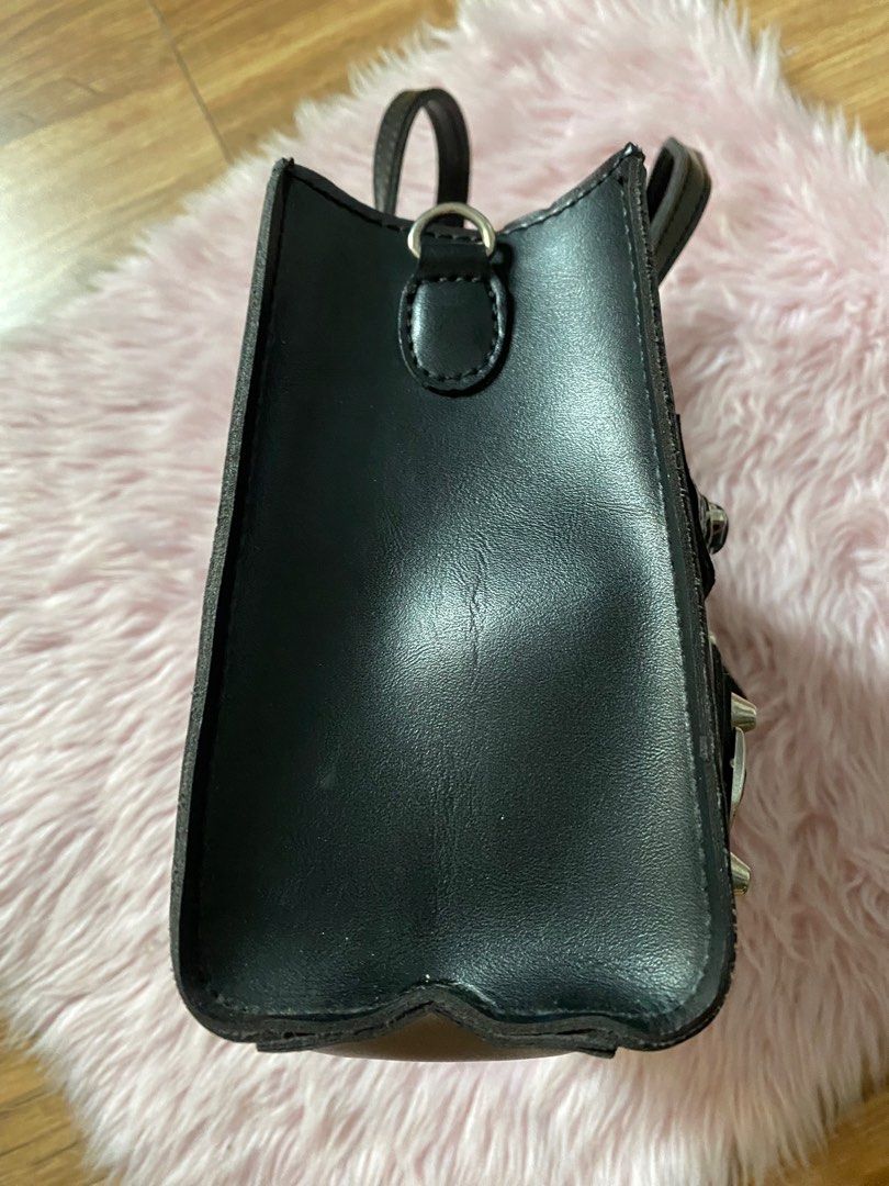 Balenciaga small bag I N S P. (Category: Luxury Bags & Wallets) located in Angeles City. Submitted by baboy1 (Listing ID 1244929773, Image 3). Description: What you see what you get.