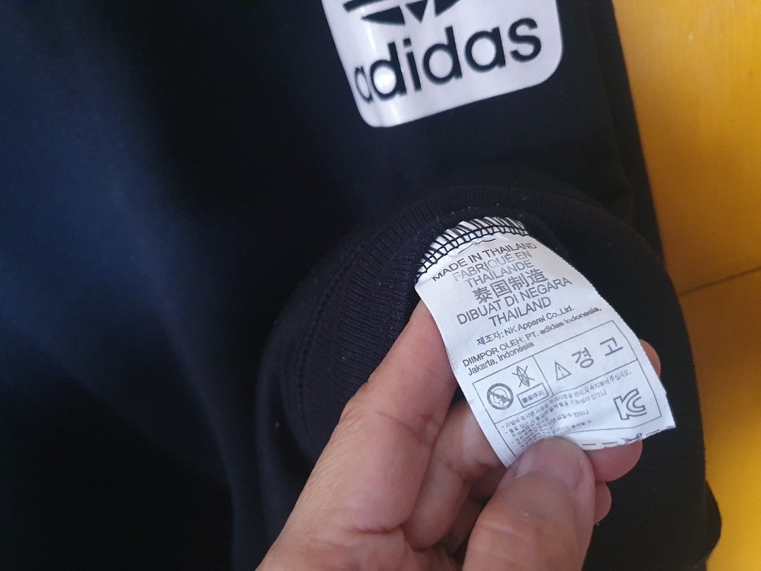 black/sale bid your best (Category: Coats, Jackets and Outerwear) located in Paranaque City. Submitted by jctan6355 (Listing ID 1244914697, Image 3). Description: adidas 100% original like new.color may vary thru lights its oure black..