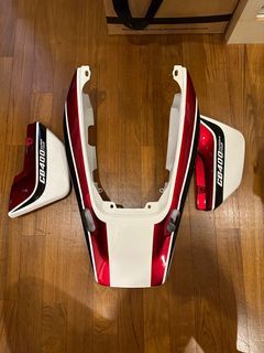 CB400 Super 4 side panel & tailboard