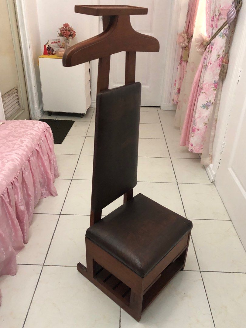 Percha valet 2025