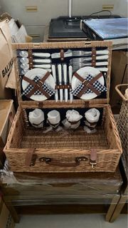 Complete picnic basket glamping set