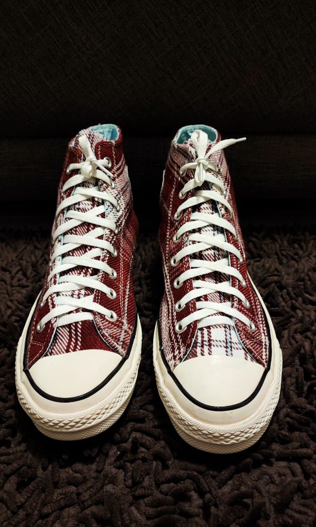 Burgundy sales plaid converse