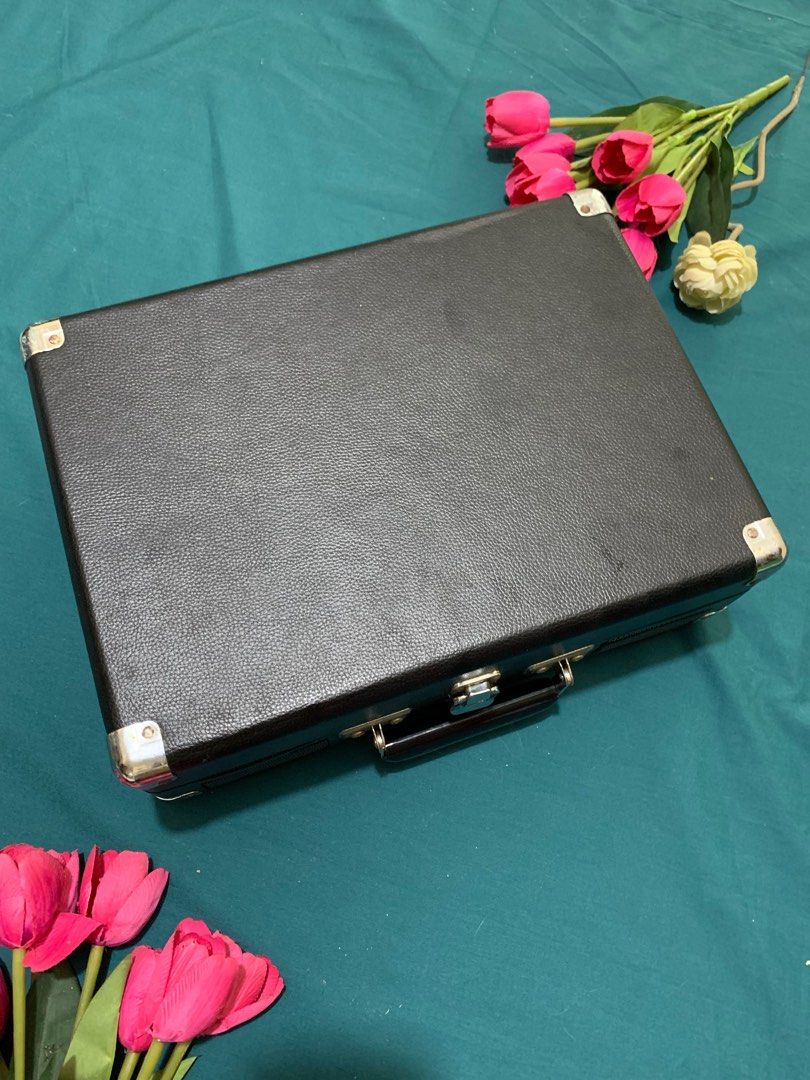 Crosley CR8005DBK Cruiser Deluxe on Carousell