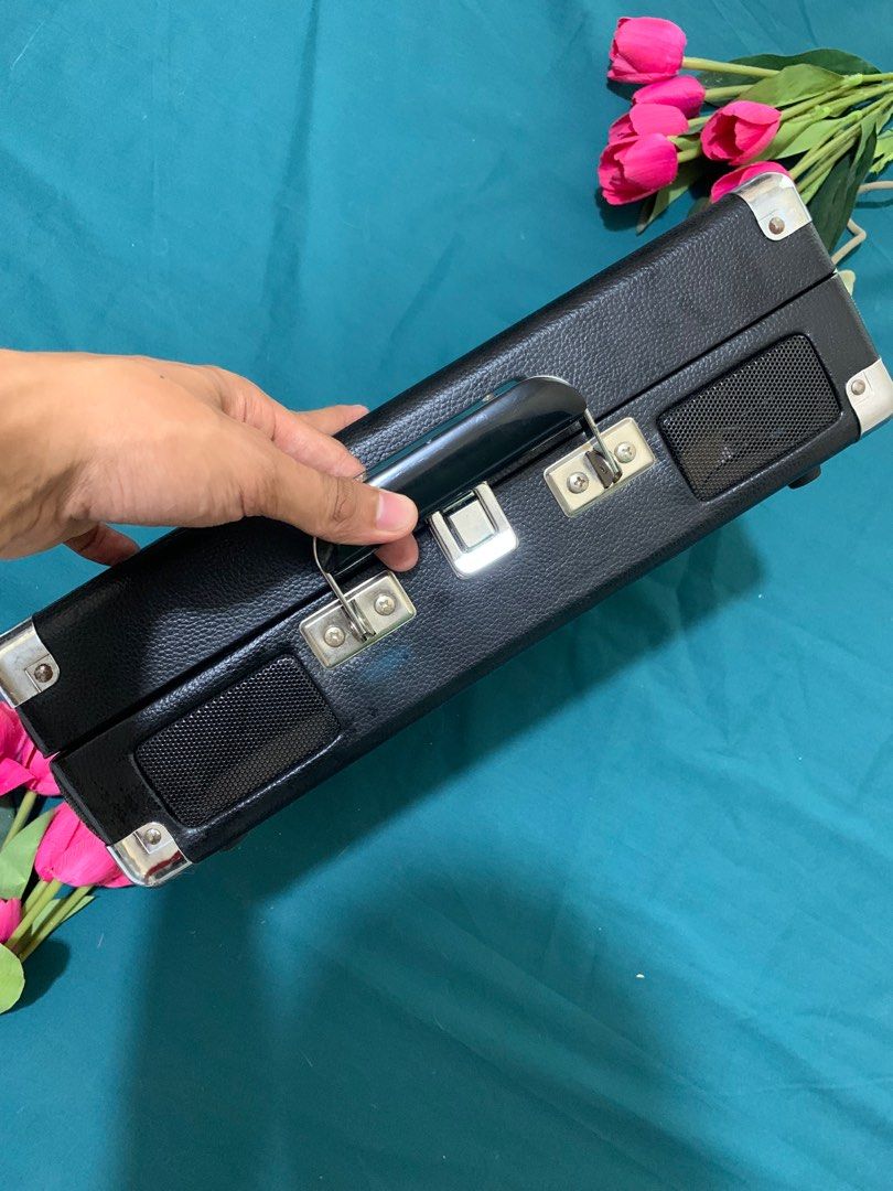 Crosley CR8005DBK Cruiser Deluxe on Carousell
