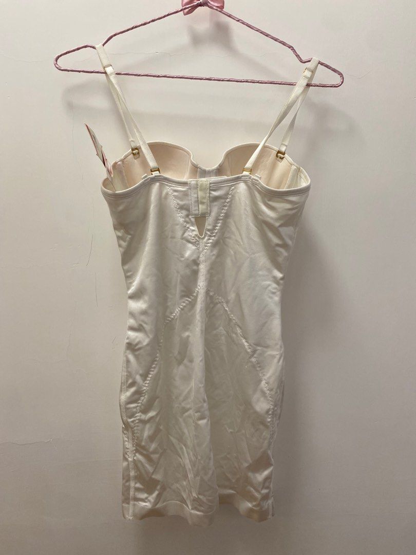 David's Bridal Girdle Shapewear 婚紗束衣, 女裝, 內衣和休閒服- Carousell