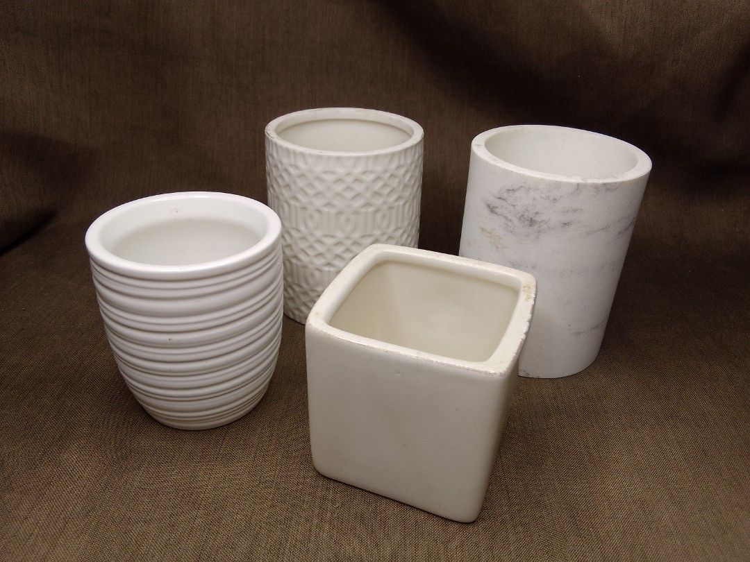 Decorative white vases small 4 PCs (Category: Vases & Decorative Bowls) located in Manila. Submitted by peebeees (Listing ID 1245031639, Image 1). Description: Item will be transported from our house in Marilao to our shop in QC pick up thru Lalamove pin landmark Balingasa Health center 09275377489 we do bus shipping ,J&T pick up ,LBC Schedule of shipping every Saturday. MOP: Gcash,bdo,bpi,metrobank these are all preloved items ,mostly vintage no