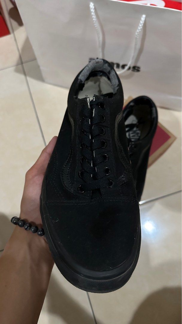 DIJUAL SEPATU VANS OLD SKOOL BLACK ON BLACK ORIGINAL 100 BELI DI ORE STORE DI DALAM CAFE CARPENTIER SURABAYA