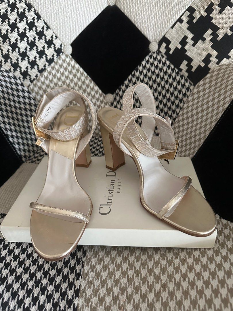 Christian dior logo 2025 sandals