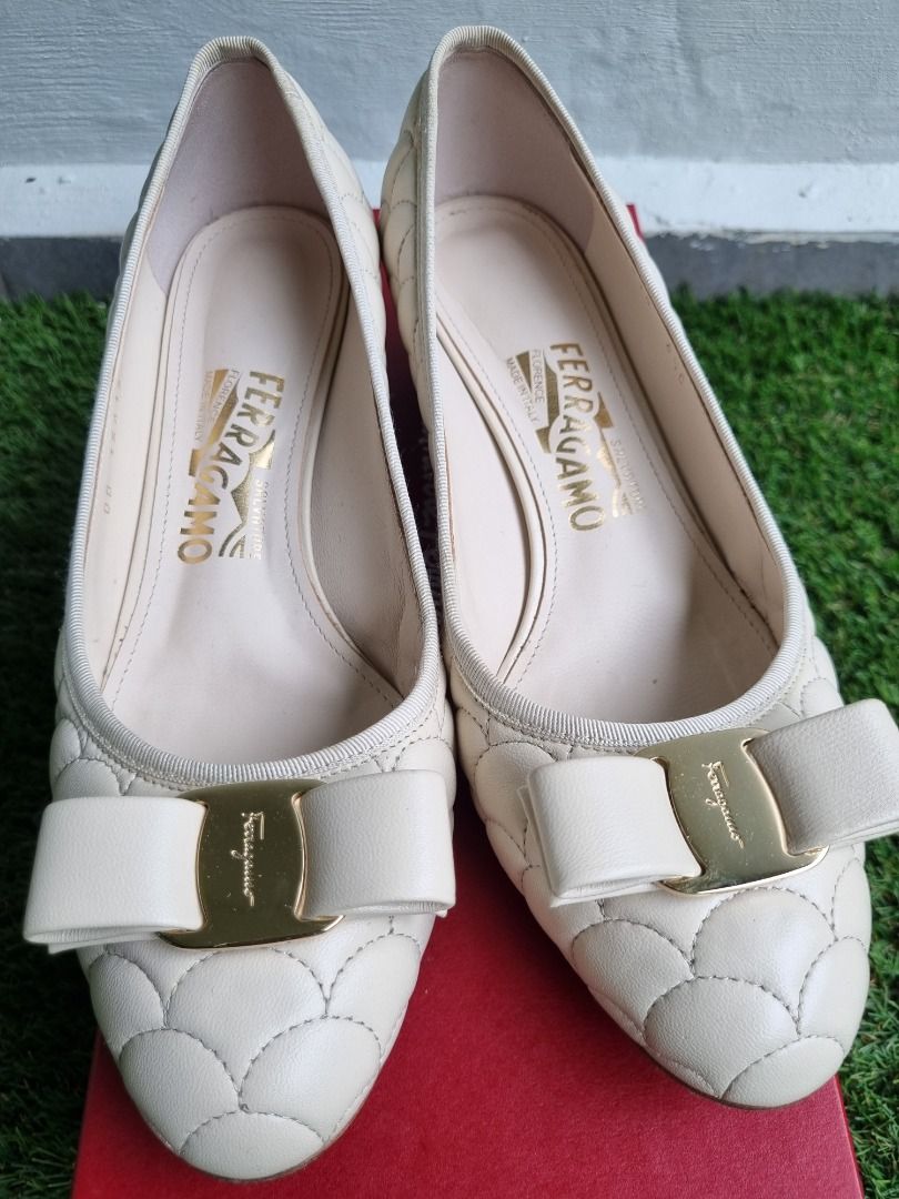 ferragamo beige shoes
