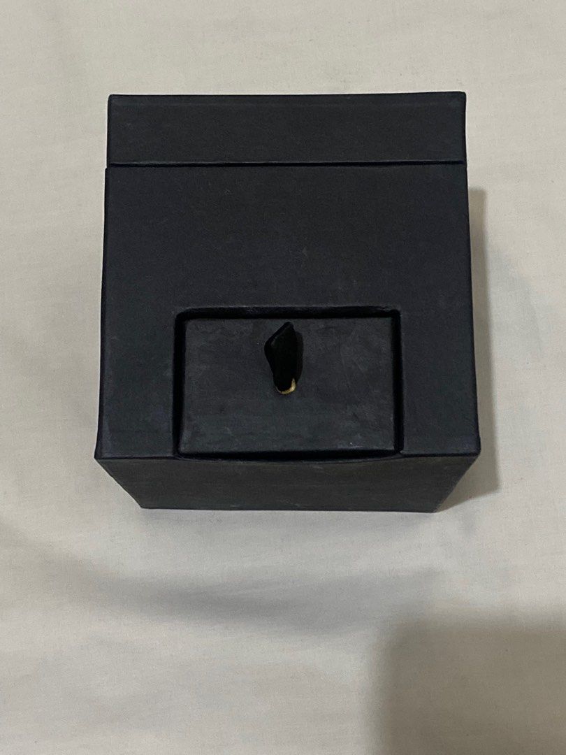 flowerstore.ph Bright Red Eternal Love Box (Category: Flowers & Bouquets) located in Manila. Submitted by ddaaaaaa (Listing ID 1244960050, Image 3). Description: Negotiable. Like new.