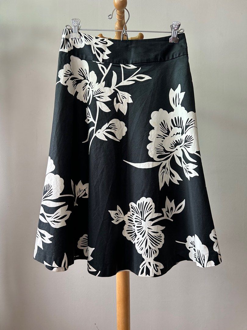 Black and white floral flare skirt discount