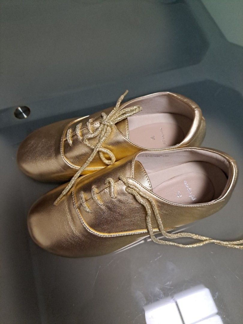 Gold flat shoes