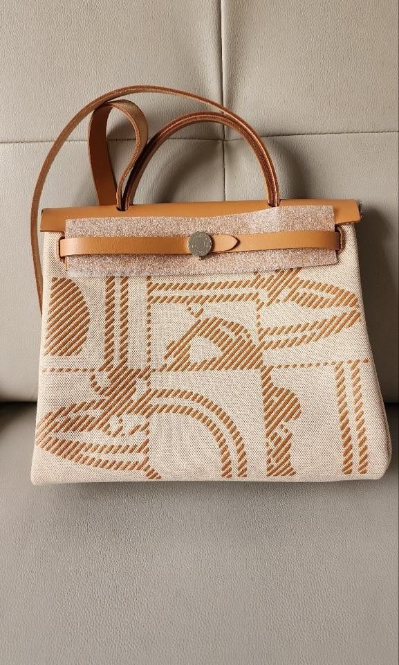Hermes hotsell beige bag