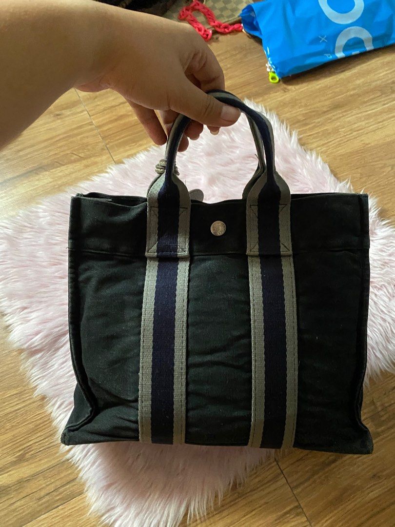 Hermes Fourre Tout Canvas Tote Bag (Category: Luxury Bags & Wallets) located in Angeles City. Submitted by baboy1 (Listing ID 1244930762, Image 3). Description: What you see what you get.