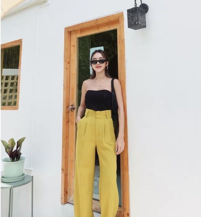 Two Ways to Wear Mustard Yellow with Bella Ella Boutique - Middle of  Somewhere