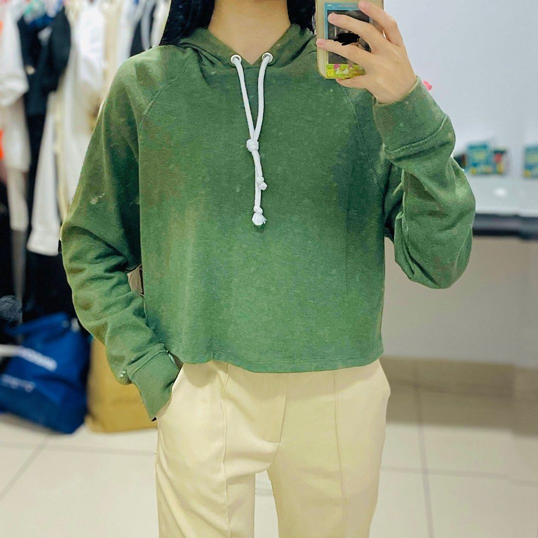 H M army green crop hoodie