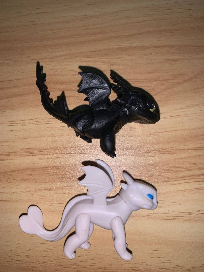 Mini toothless figure hotsell