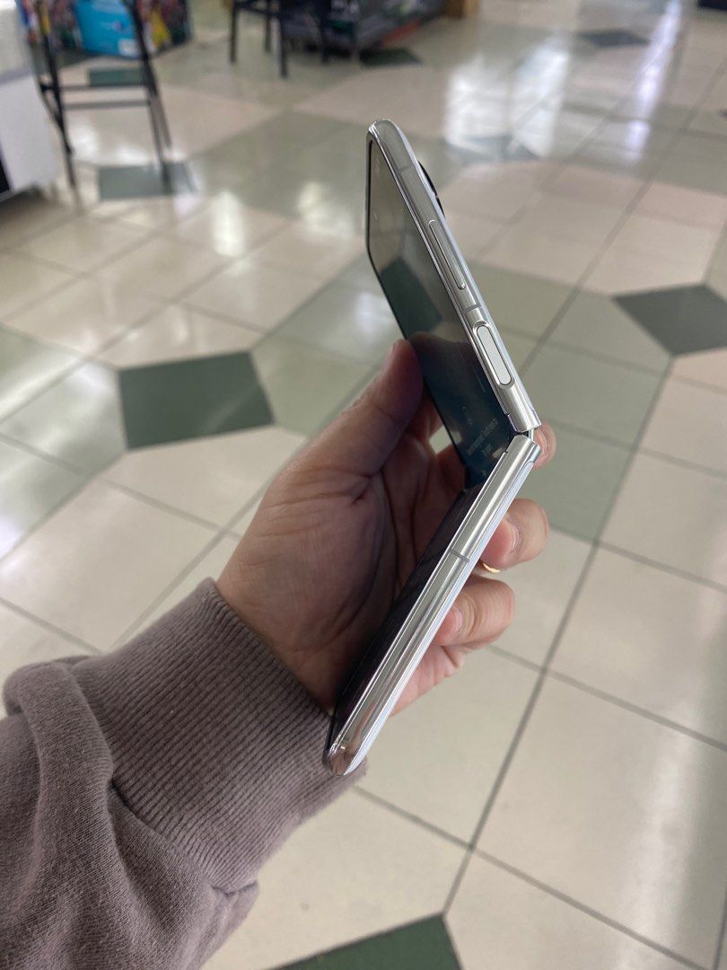 HUAWEI P50 POCKET 8/256 OPENLINE SNAPDRAGON NO ISSUE (Category: Huawei) located in Pasig City. Submitted by fairgadgetshop (Listing ID 1245014309, Image 2). Description: OPEN FOR SALE, SWAPPING OR TRADE-IN WE ARE BUYING PRELOVED OR BRANDNEW (EVEN BY BULK) ALL KINDS OF GADGET LAPTOP, IPHONES, ANDROID SMARTPHONES, APPLE WATCH, IPAD ETC. MESSAGE US FOR MORE INFO.✨🧡 (RFS: BUY & SELL) Selling Preloved: HUAWEI P50 POCKET 8/256 OPENLINE SNAPDRAGON NO I
