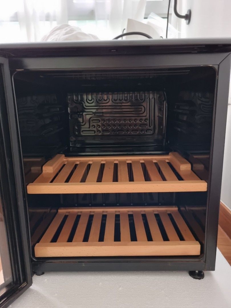 Kadeka wine chiller (15 bottles), TV & Home Appliances, Kitchen