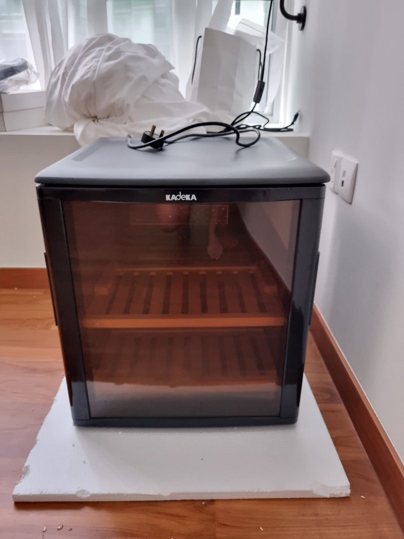 Kadeka wine chiller (15 bottles), TV & Home Appliances, Kitchen