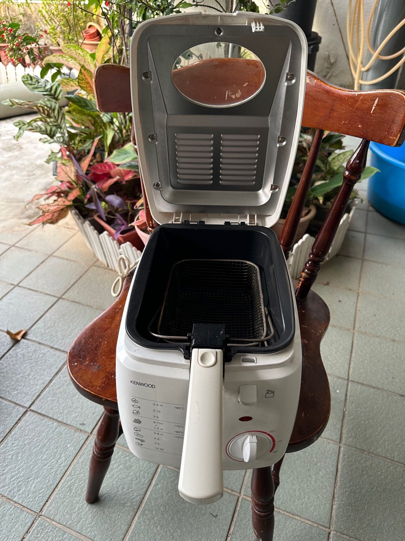 Kenwood Deep Fryer DF220, TV & Home Appliances, Kitchen Appliances