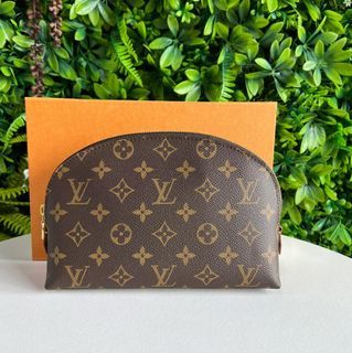 Louis Vuitton Hoxton GM, Luxury, Bags & Wallets on Carousell