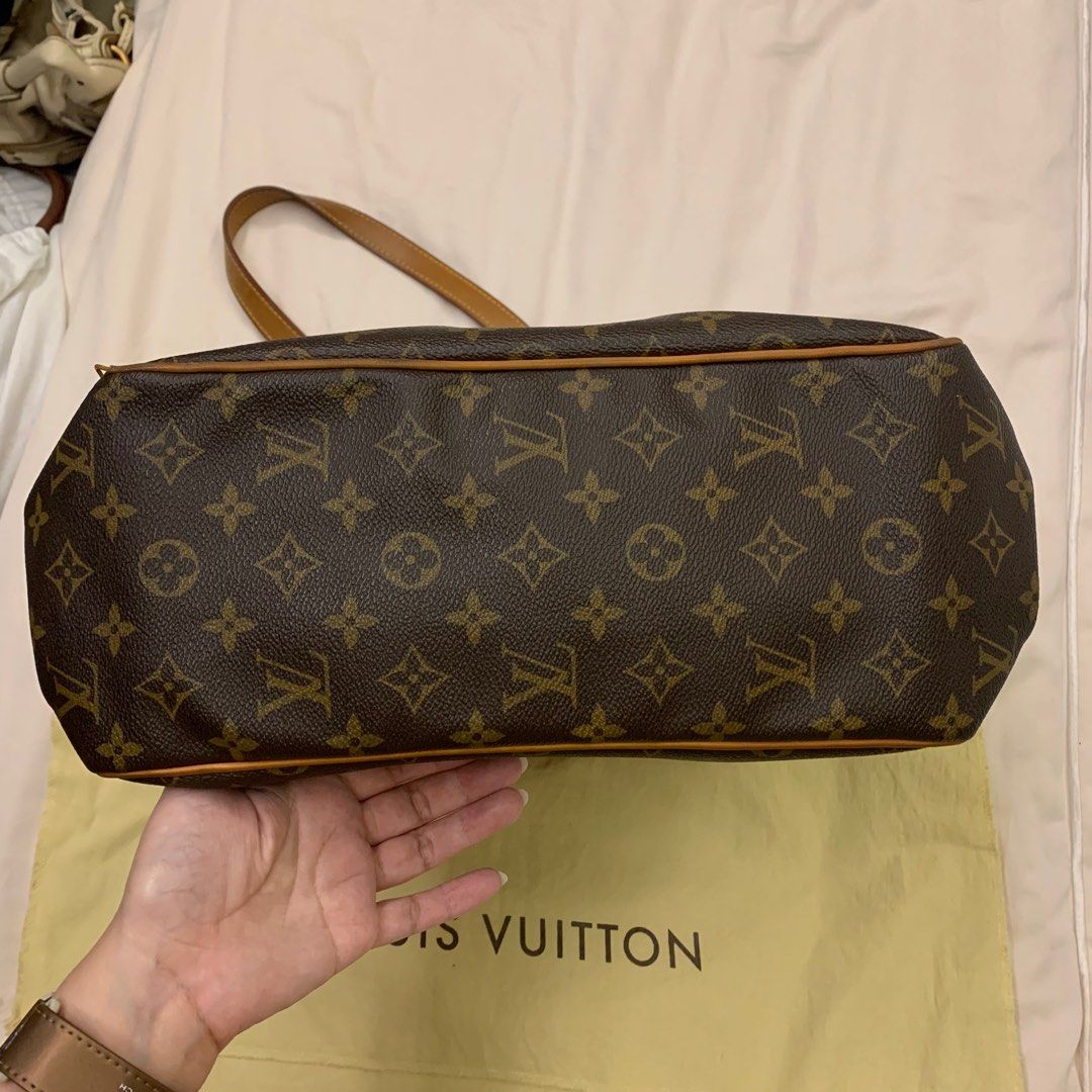 Louis Vuitton Batignolles Vertical Monogram Tote Bag (Category: Luxury Bags & Wallets) located in Quezon City. Submitted by bray_ (Listing ID 1244942384, Image 3). Description: Good condition; minor repair on part needed (see picture) With original dust bag W 31cm H 30cm D 14cm Handle drop 51cm.