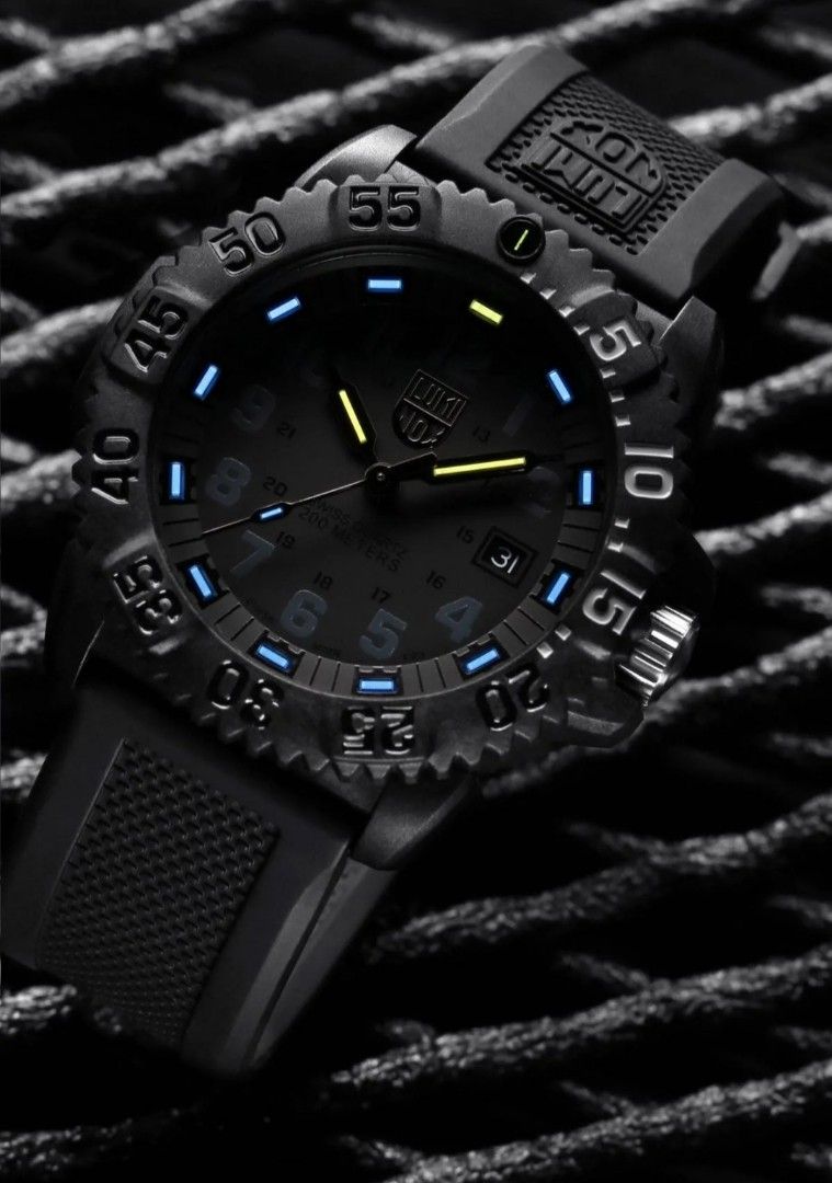 LUMINOX NAVY SEAL 3050 SERIES (Category: Luxury Watches) located in Manila. Submitted by shop_mnl_manila (Listing ID 1244868486, Image 2). Description: Material Plastic About this Item Swiss-Quartz movement Case diameter: 47.6 mm Plastic care Scratch resistant mineral Water-resistant to 660 feet (200 M.