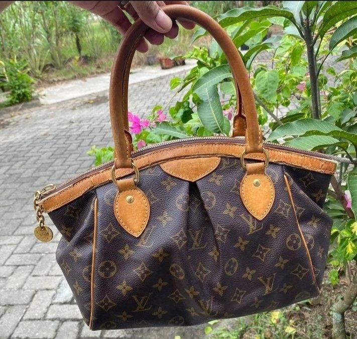 Louis Vuitton tote, Women's Fashion, Bags & Wallets, Tote Bags on Carousell