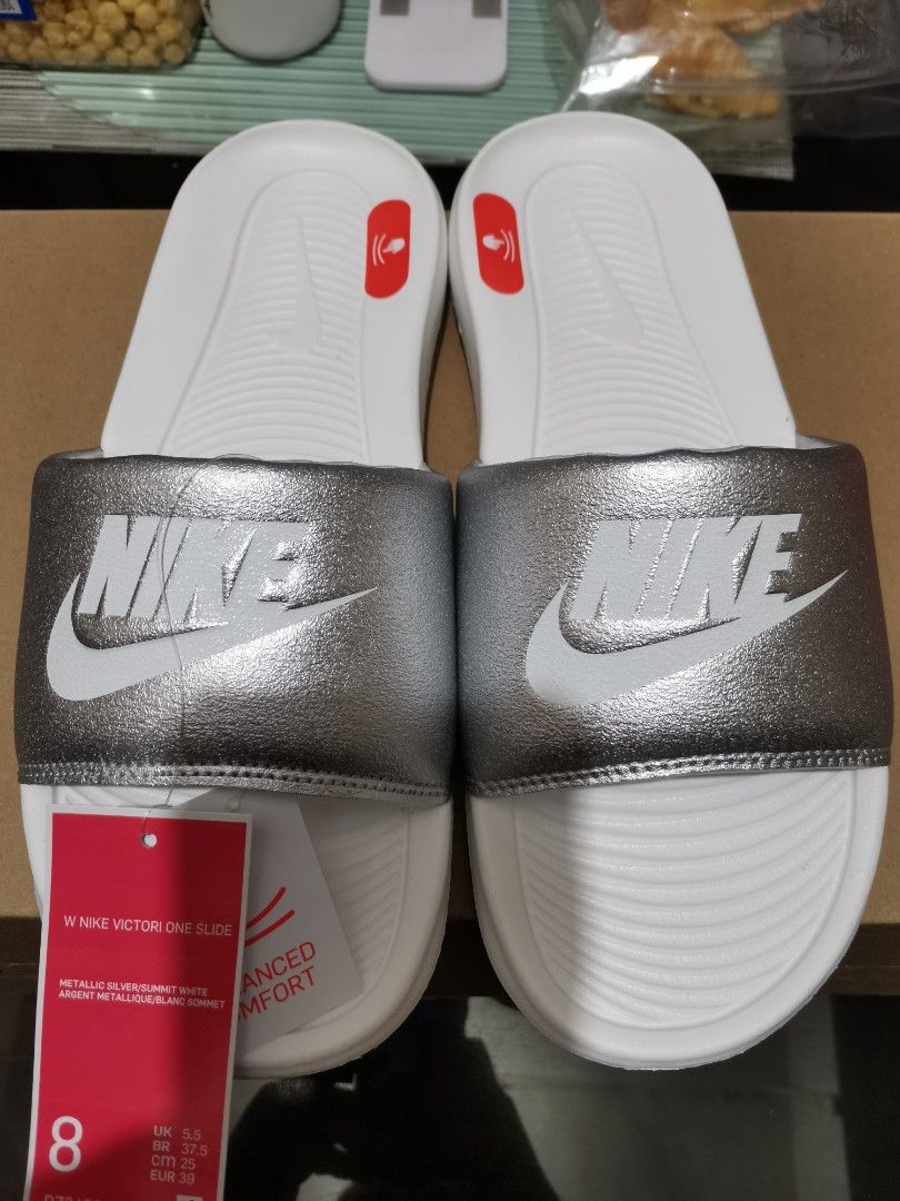 Nike slides best sale silver