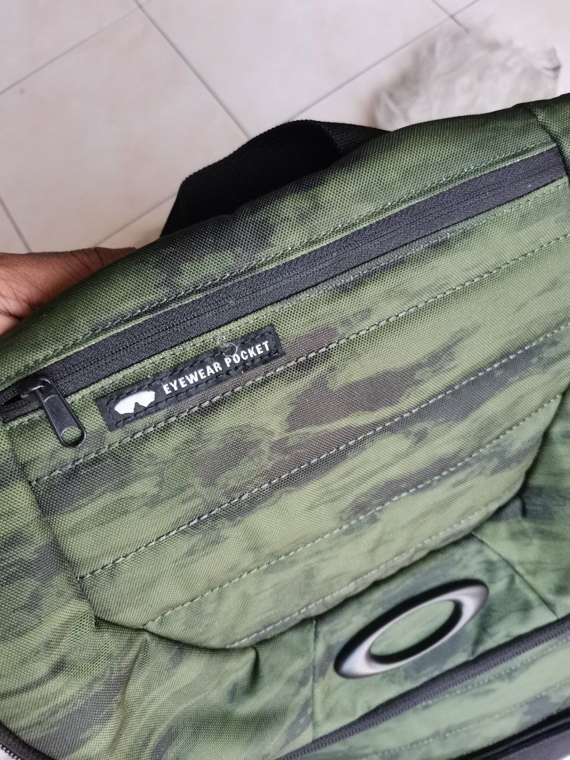 Oakley Travel Laptop Backpack, Computers & Tech, Parts & Accessories
