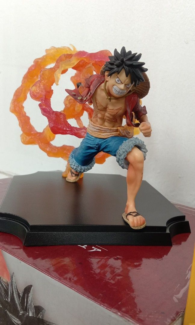 One piece action figure Luffy & Zoro, 書籍、休閒與玩具, 玩具、公仔、桌遊在旋轉拍賣