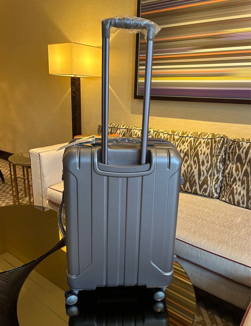 Samsonite rumford diamond best sale 24 spinner