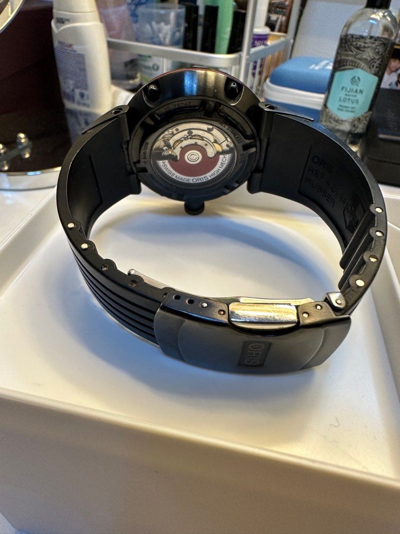 ORIS Rare Men’s Watch (WilliamsF1 Team) (Category: Men's Watches) located in Manila. Submitted by maxinezaf (Listing ID 1244945946, Image 3). Description: WilliamsF1 Team Day Date Rare Oris Men’s Watch - has a high quality automatic perpetual movement with a skeleton back case. It has the second hand, and the day and date feature. It has the original Oris rubber strap. It has the flip back stainless steel oris deployment buckle. Very good conditi